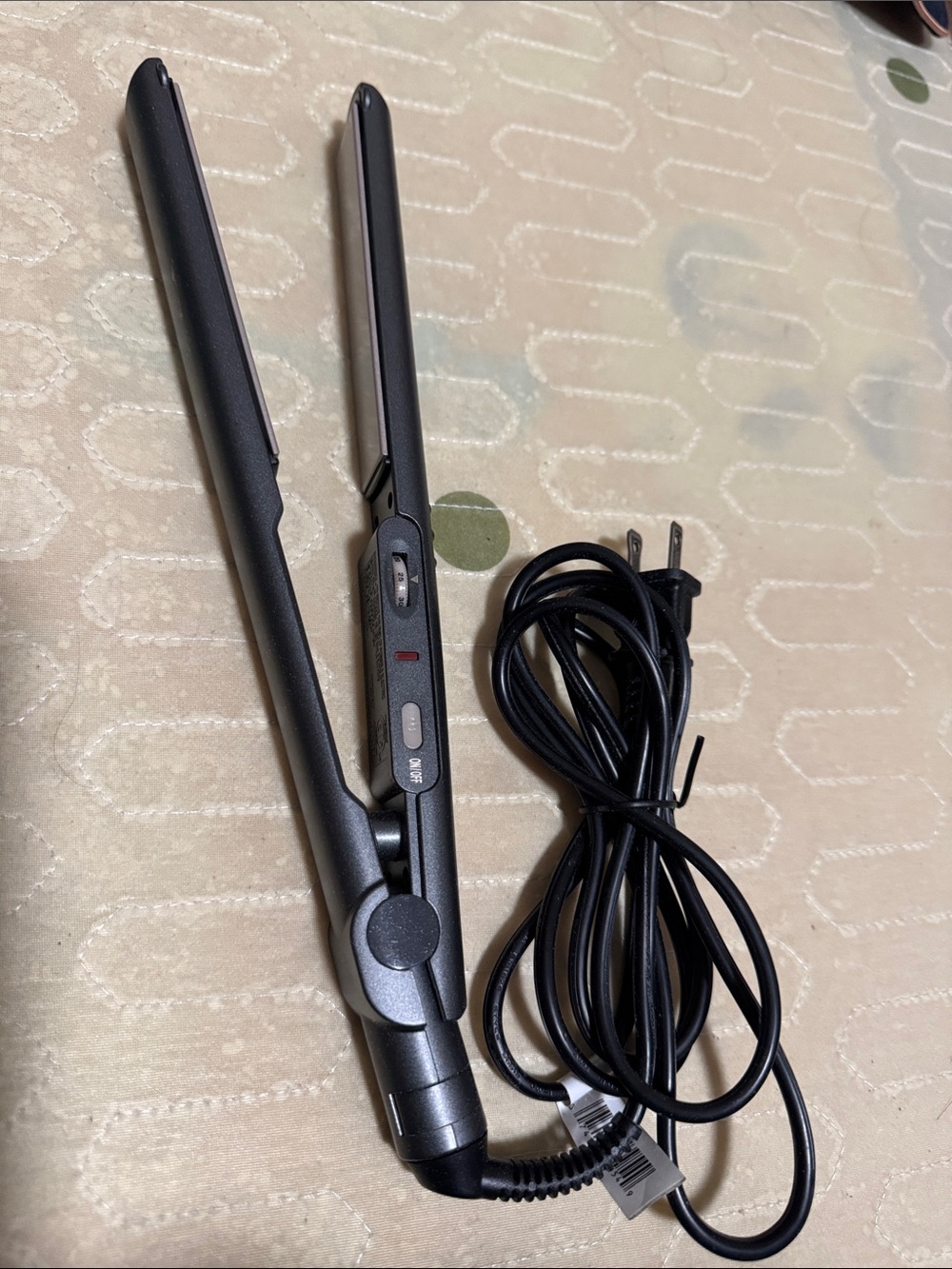 Sleek Black Hair Straightener Flat Iron - Professional Styling